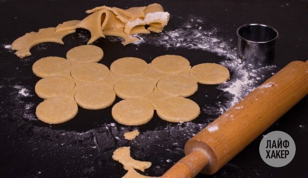 Πώς να φτιάξετε κράκερ τυριού: χρησιμοποιήστε όλη τη ζύμη
