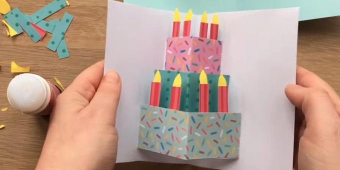 κάρτα γενεθλίων με τα χέρια σας: κοπή και επικόλληση κεριά στην τούρτα