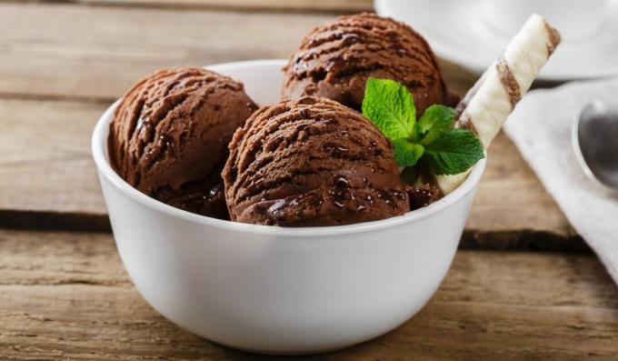 Κρεμώδες παγωτό σοκολάτας