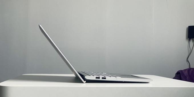 Asus VivoBook S15 S532FL: η γωνία ανοίγματος του καπακιού