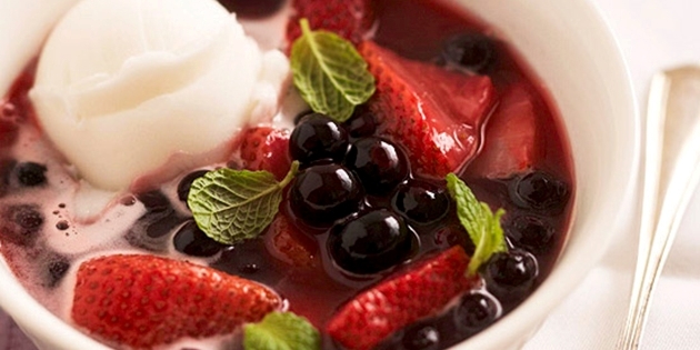 Συνταγές με φράουλες: σούπα Berry