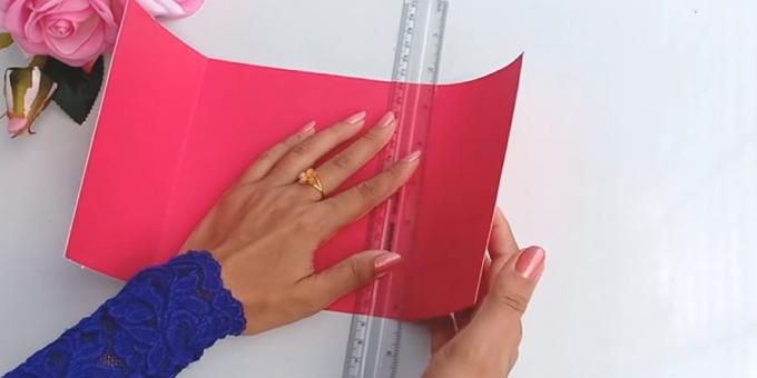 κάρτα γενεθλίων με τα χέρια σας: περικοπή από ροζ κατασκευής χαρτιού 30 x 15 cm λεπτομέρεια