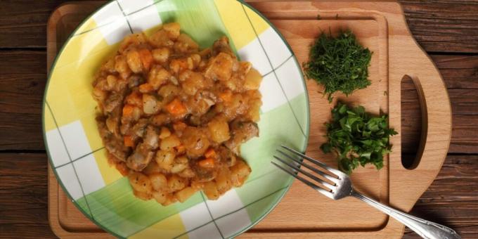 Μαγειρευτά στομάχια κοτόπουλου με πατάτες και καρότα