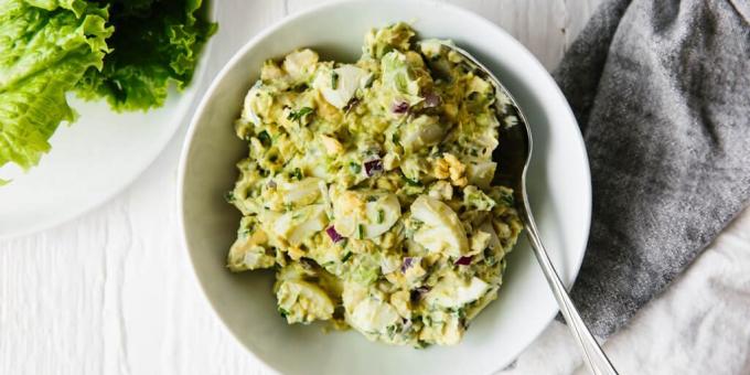 Συνταγές: Σαλάτα με αβοκάντο και τα αυγά