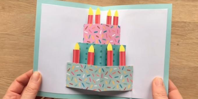 Πώς να κάνετε μια ευχετήρια κάρτα με μια τούρτα γενεθλίων με τα χέρια του