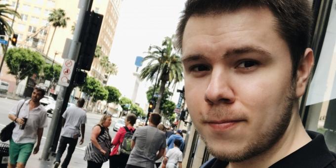 Αρχισυντάκτης Vadim DTF Yelistratov: selfie με Hollywood Boulevard