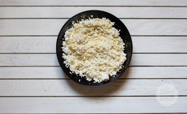 Λαζάνια κολοκυθιών με πηγμένο γάλα για τυρί: ανακατέψτε τα συστατικά για τη σάλτσα πηγμένου γάλακτος