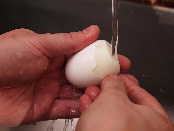 Πώς να καθαρίσετε σωστά τα αυγά