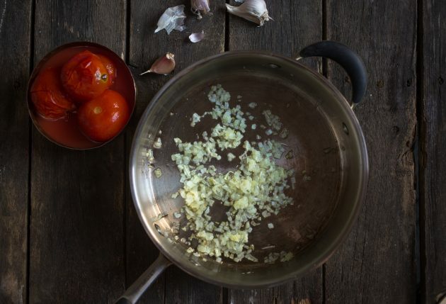 Πώς να φτιάξετε μια ιταλική κατσαρόλα ζυμαρικών: εκτός από κρεμμύδια και σκόρδο
