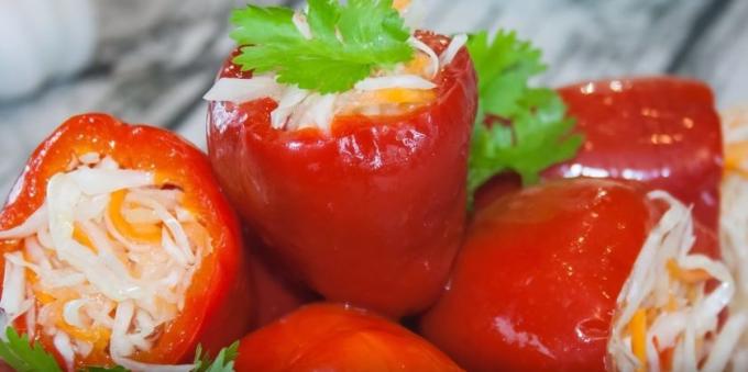 Συνταγές: Τουρσί πιπεριές γεμιστές με λάχανο και τα καρότα