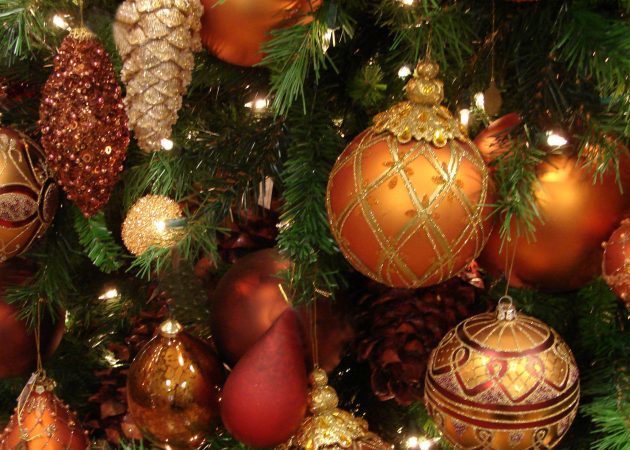 Διακοσμήστε ένα χριστουγεννιάτικο δέντρο: Snowflake από χαρτί