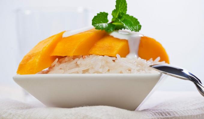 Ταϊλανδικό ρύζι με μάνγκο και γάλα καρύδας