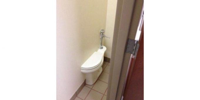 τοίχο στην τουαλέτα