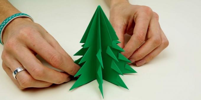 Πώς να φτιάξετε ένα χριστουγεννιάτικο δέντρο από χαρτί με τα χέρια σας
