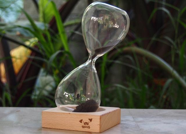 Πρωτότυπα δώρα για το Νέο Έτος ρολόι με μαγνητική άμμο