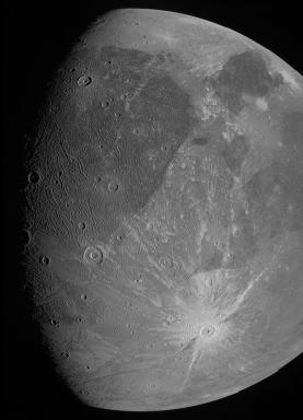 Ο ανιχνευτής Juno έλαβε την πρώτη φωτογραφία του Ganymede