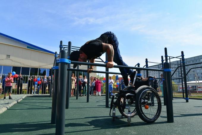 Άτομα με αναπηρία: Stanislav Burak αθλητής powerlifter