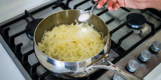 Πώς να μαγειρέψουν τη σούπα κρεμμύδι: προσθέστε τη ζάχαρη