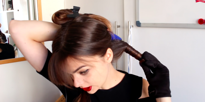 Χτενίσματα με κτυπήματα: τυλίξτε τα μαλλιά σας με σίδερο