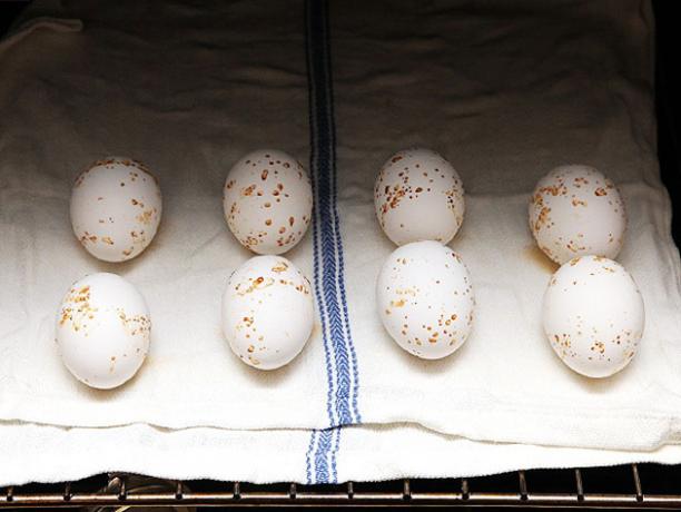 Πώς να μαγειρέψουν τα αυγά στο φούρνο