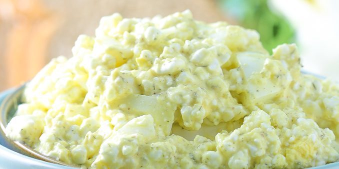 Σαλάτα με αυγά και τυρί