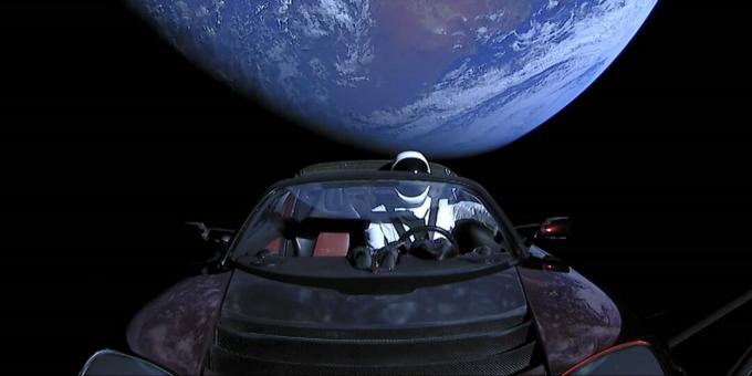 Ασυνήθιστα αντικείμενα στο διάστημα: το αυτοκίνητο Tesla