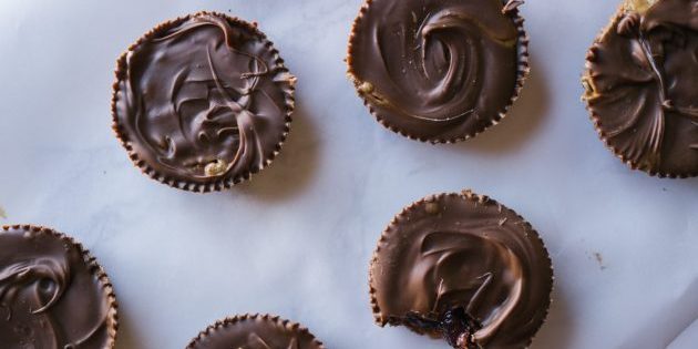 Μαύρη σοκολάτα: καλάθια σοκολάτας με πάστα αμυγδάλου