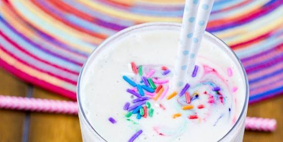 Milkshake με χρωματιστά χάπια