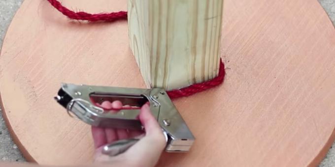 Πώς να φτιάξετε ένα ξύσιμο: συνδέστε ένα σχοινί