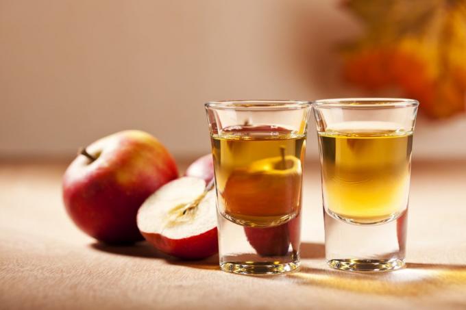 βάμματα αλκοόλ: καλβαντός μήλο